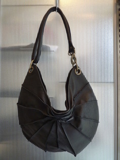 jalousie クロワッサン型レザーBAG☆　黒　61800010画像